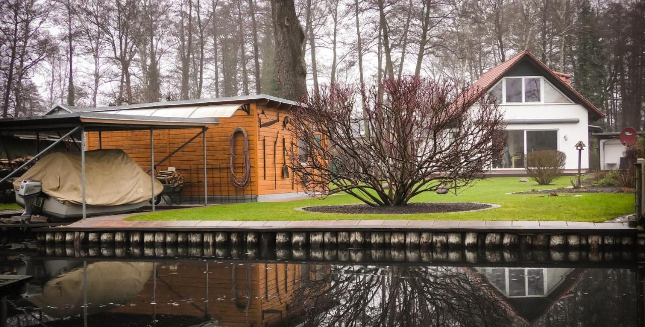 Ferienhaus Direkt An Der Spree Mit Whirlpool Und Sauna Berlim Exterior foto